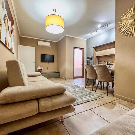 Amos City Center Apartment Tirana Zewnętrze zdjęcie