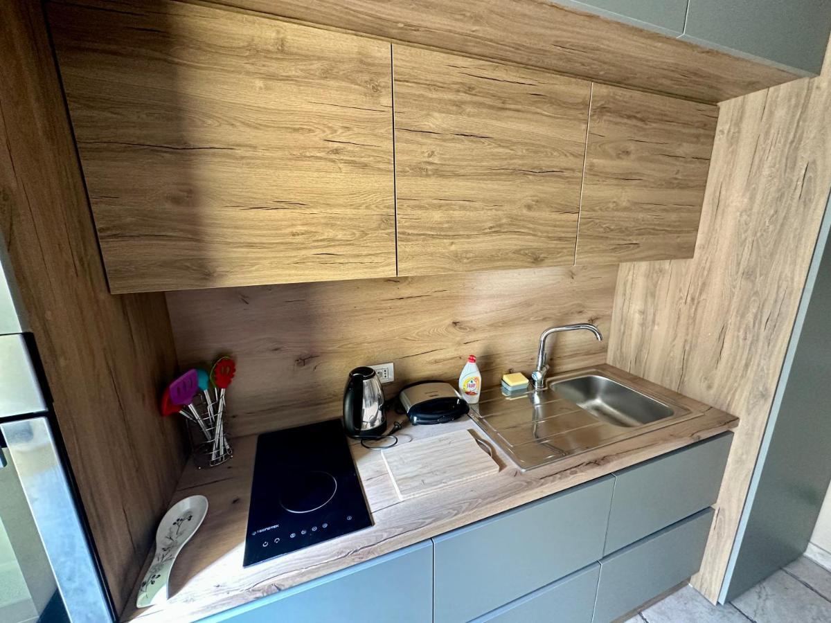 Amos City Center Apartment Tirana Zewnętrze zdjęcie