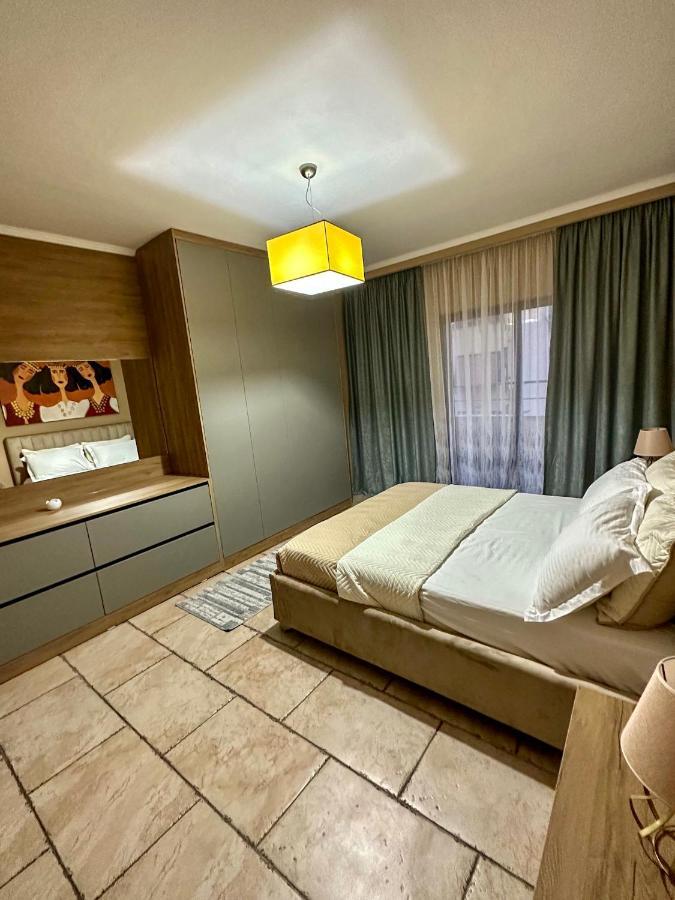 Amos City Center Apartment Tirana Zewnętrze zdjęcie