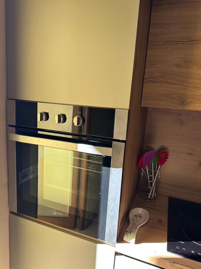 Amos City Center Apartment Tirana Zewnętrze zdjęcie