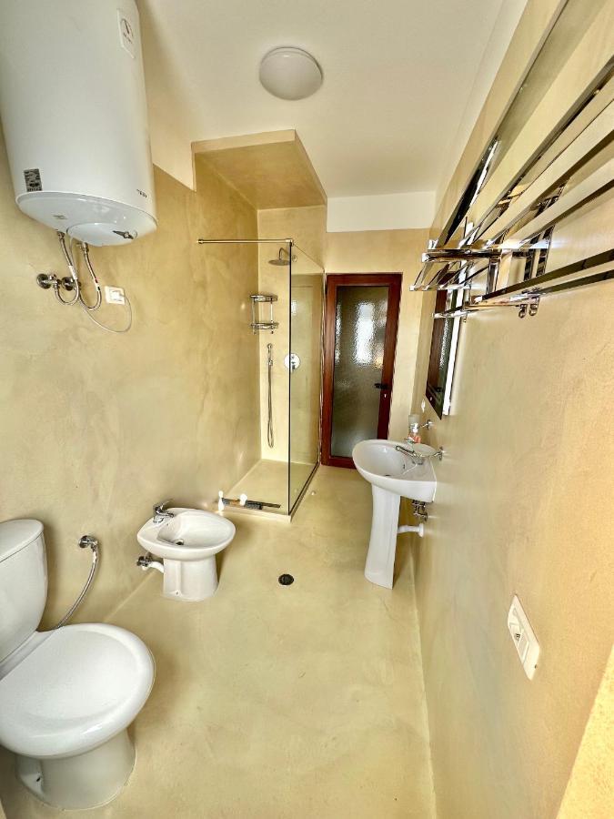 Amos City Center Apartment Tirana Zewnętrze zdjęcie